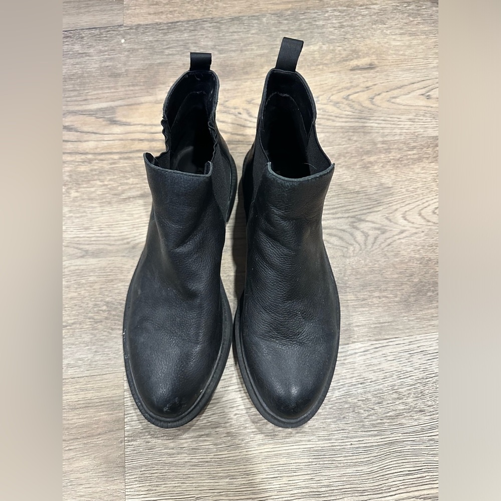 Kenneth Cole Chelsea leather boots, excellent condition